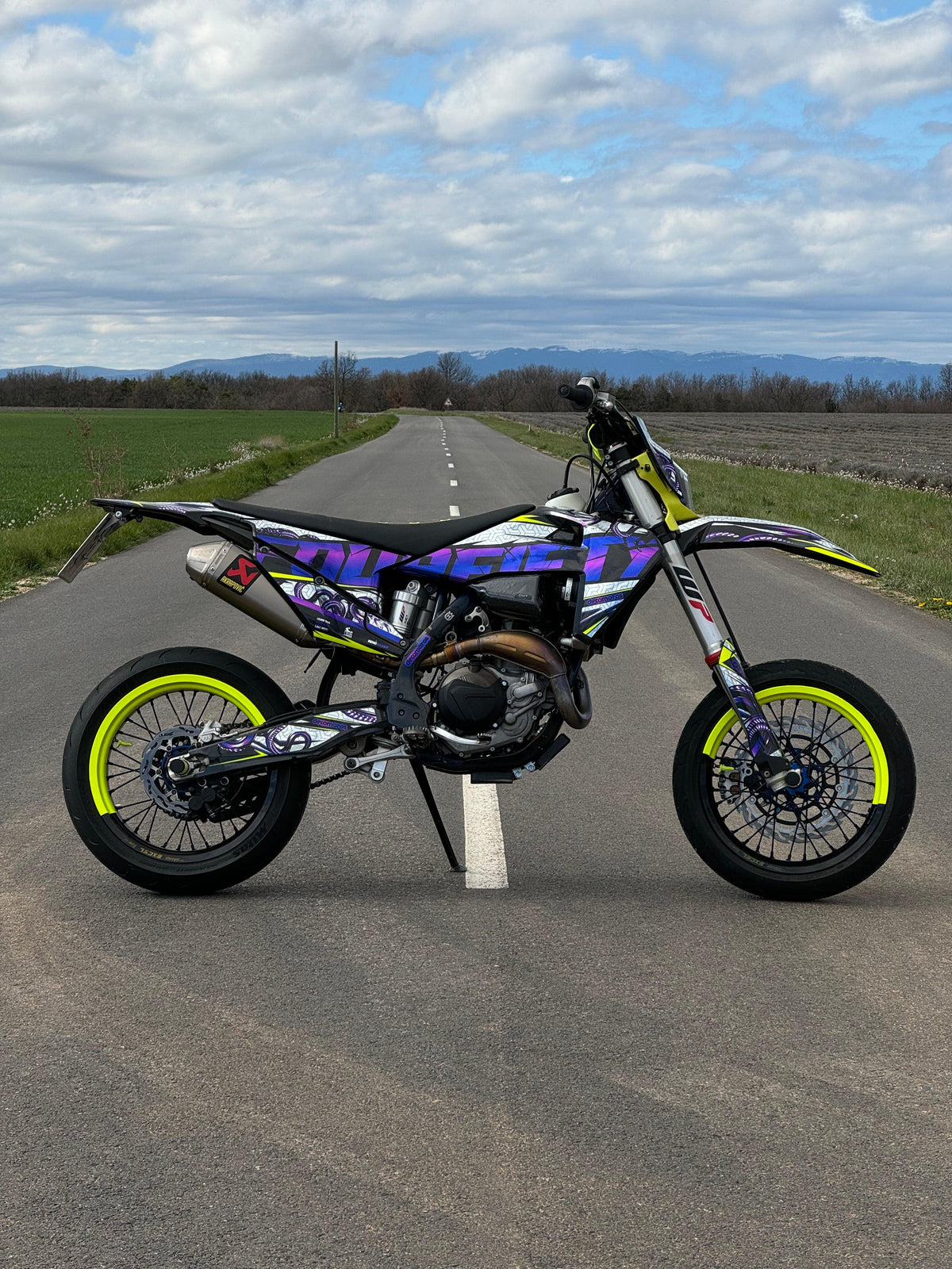 White FourFifty by @sumonico_official - Kit Déco Semi-Personnalisé
