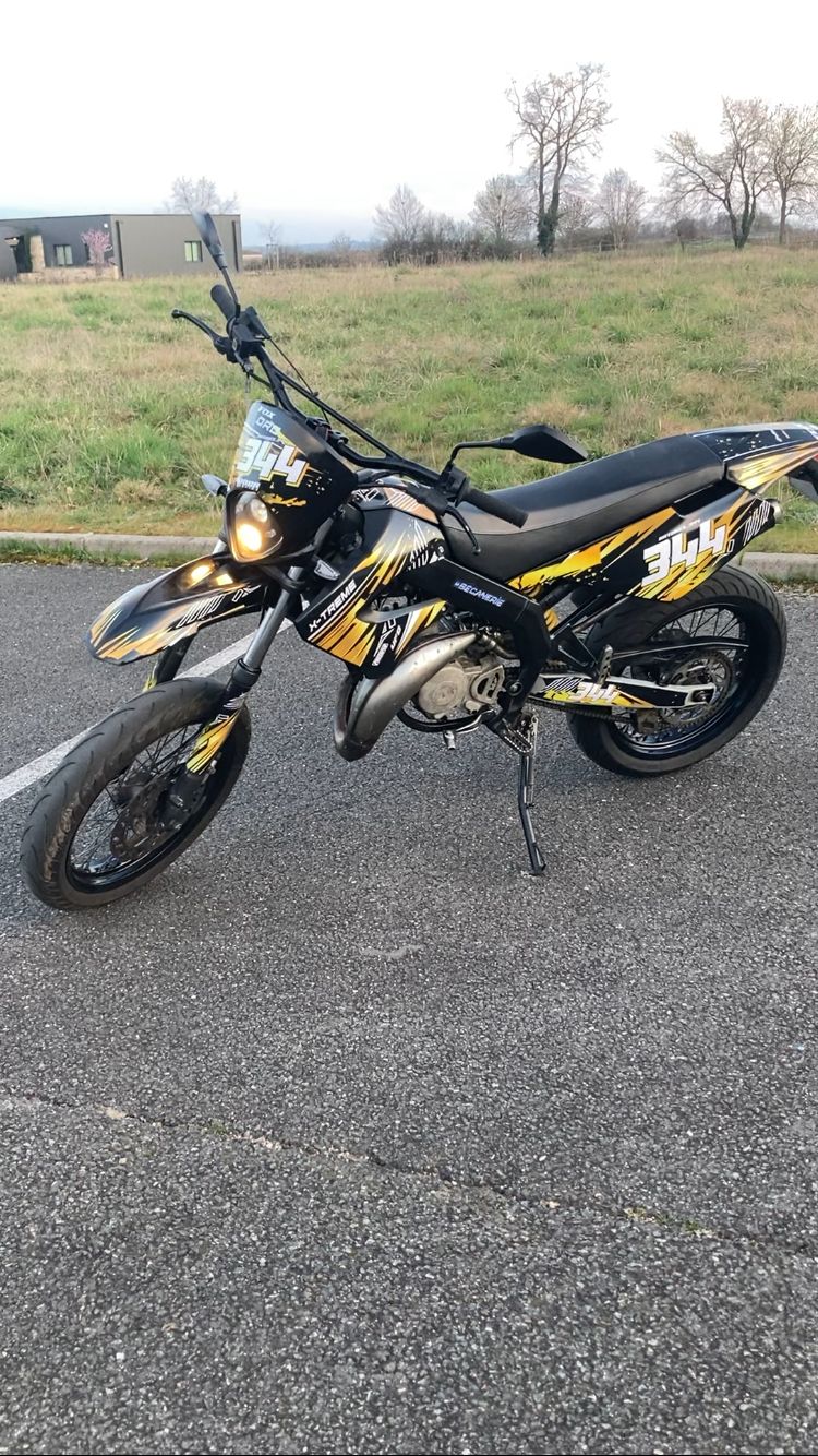 Dekorationskit DERBI XTREME XRACE VOR 2011 - GOLD