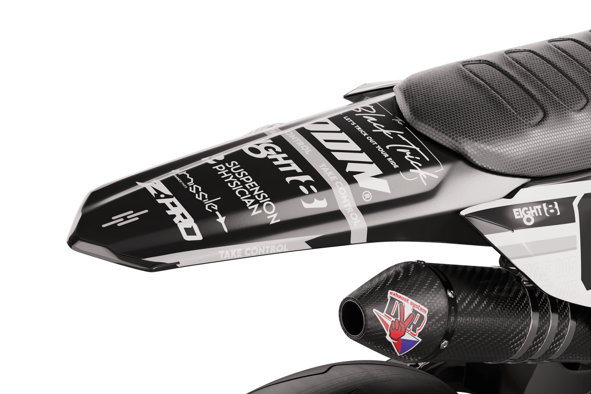 B&W - Semi-Custom graphics kit