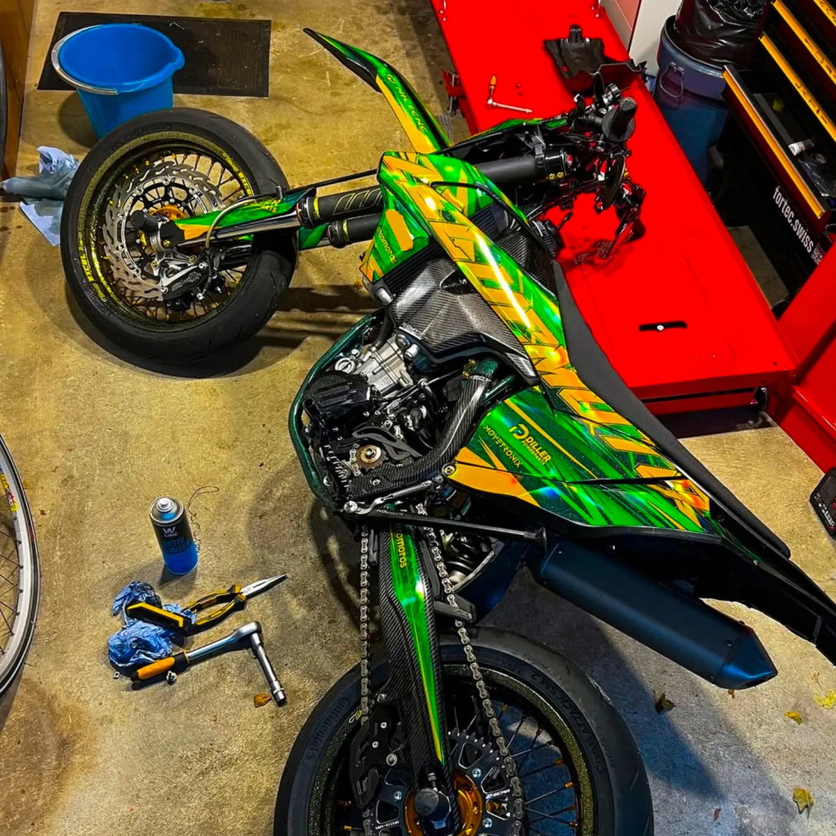 Kit gráfico SUPERMOTARD / ENDURO / MOTOCROSS 100% personalizado