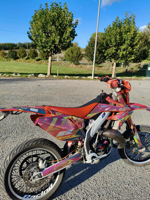 Supermotard au kit déco holographique