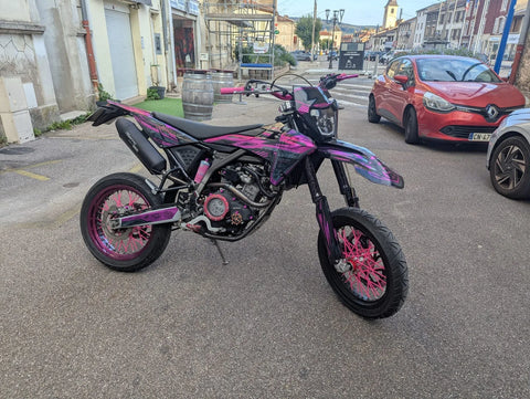 Supermotard au kit déco rose