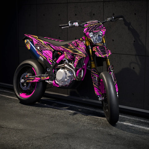 Supermotard au kit déco rose et or