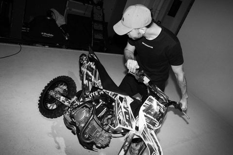 Séance photo d’un supermotard DecoMotos