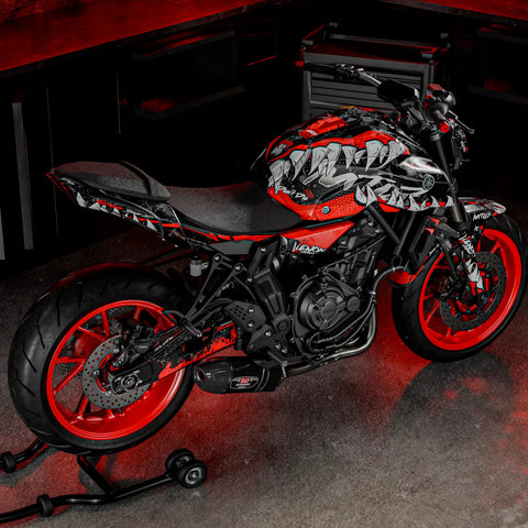 Roadster au kit déco noir et rouge