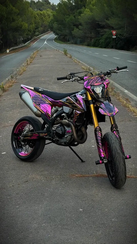Supermotard au kit déco rose et or