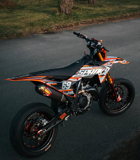 Supermotard au kit déco orange et noir