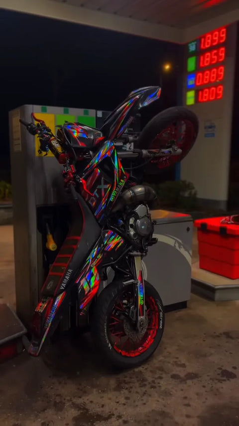 Supermotard au kit déco rouge et noir
