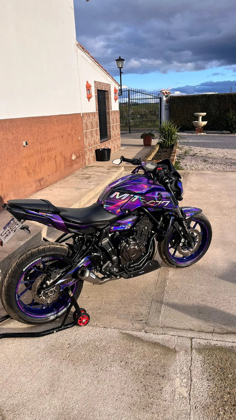 Roadster au kit déco violet