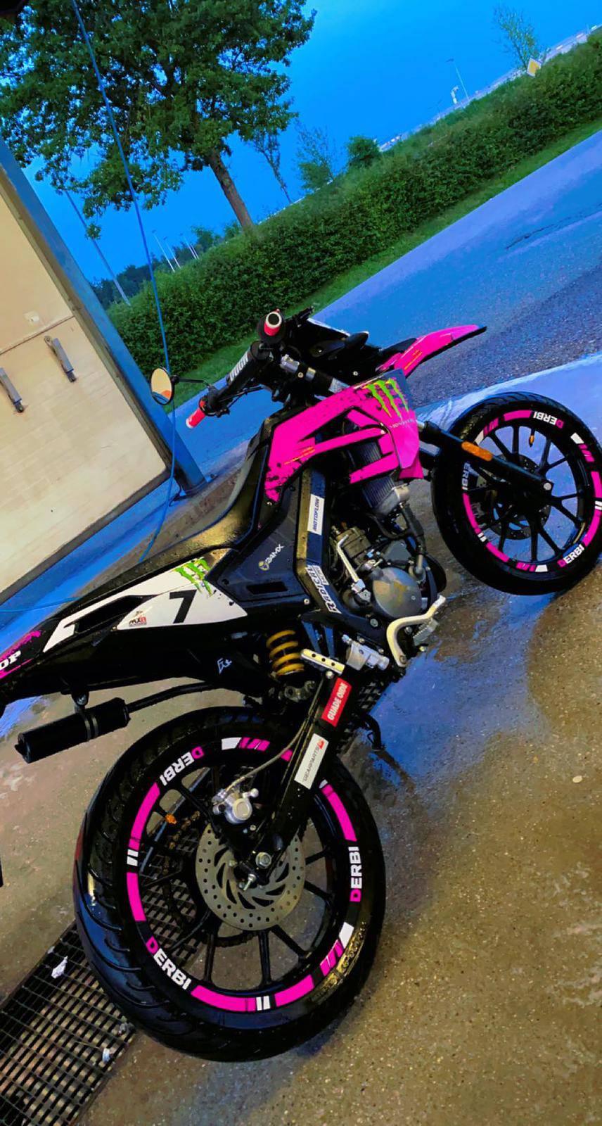 Kit Déco DERBI X-TREME / RACING 2018-2024 - PINK MONSTER