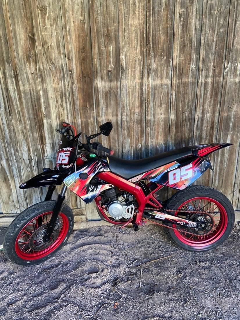 Kit Déco DERBI XTREME 2003-2004 (Chrome en option)