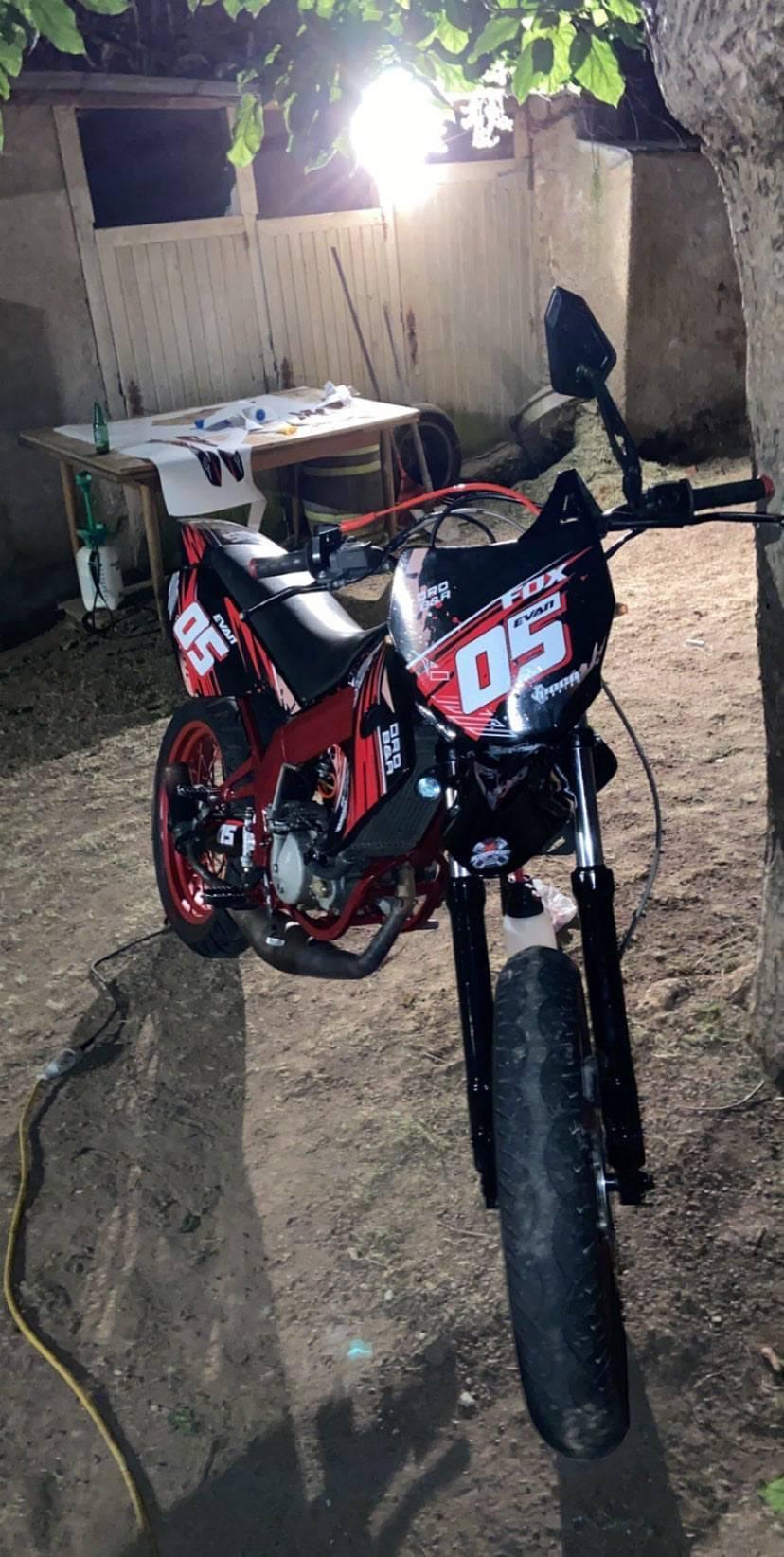 Kit Déco DERBI XTREME 2003-2004 (Chrome en option)