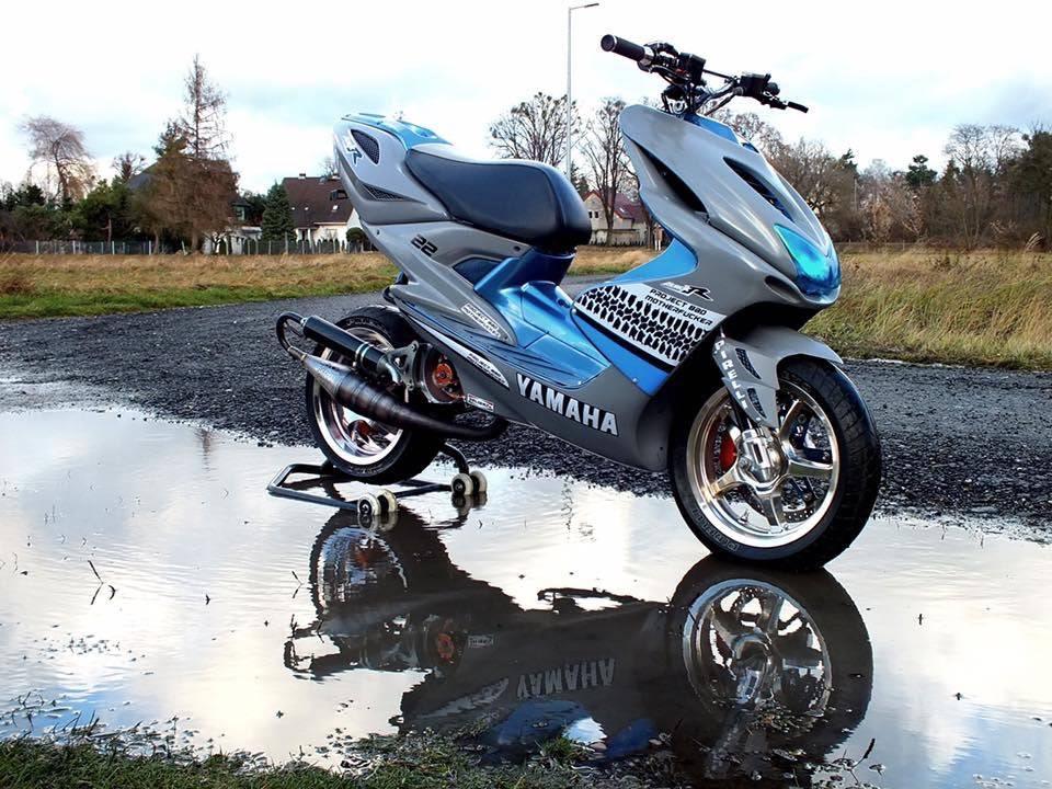 YAMAHA AEROX R LIGHT BLUE graphics kit