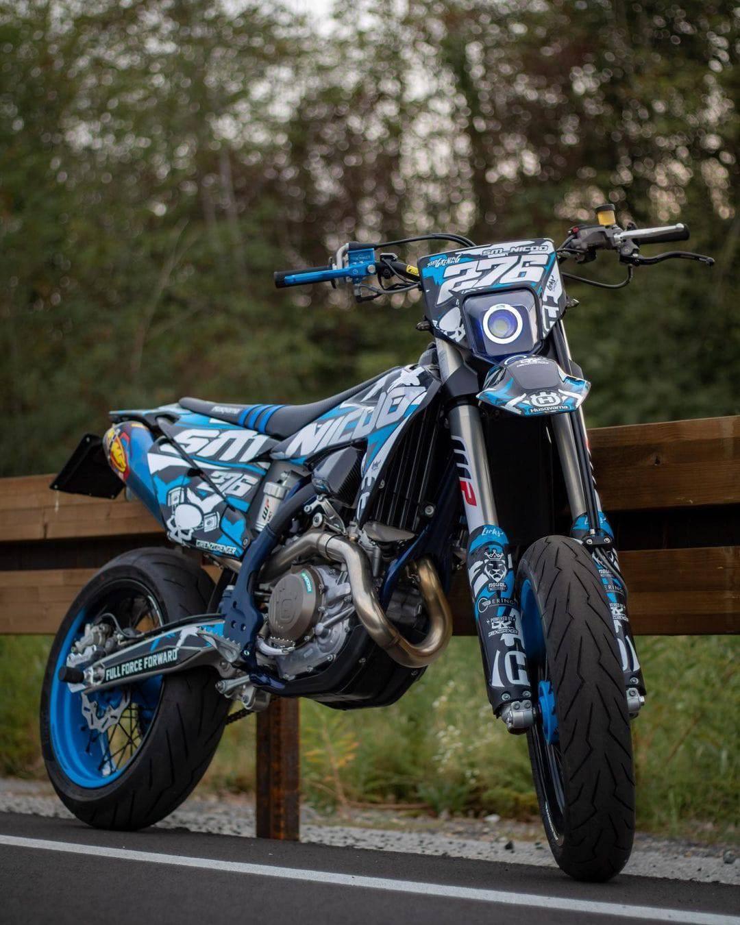 Targa Faro LED Loccis Eye HUSQVARNA (Colore modificabile)