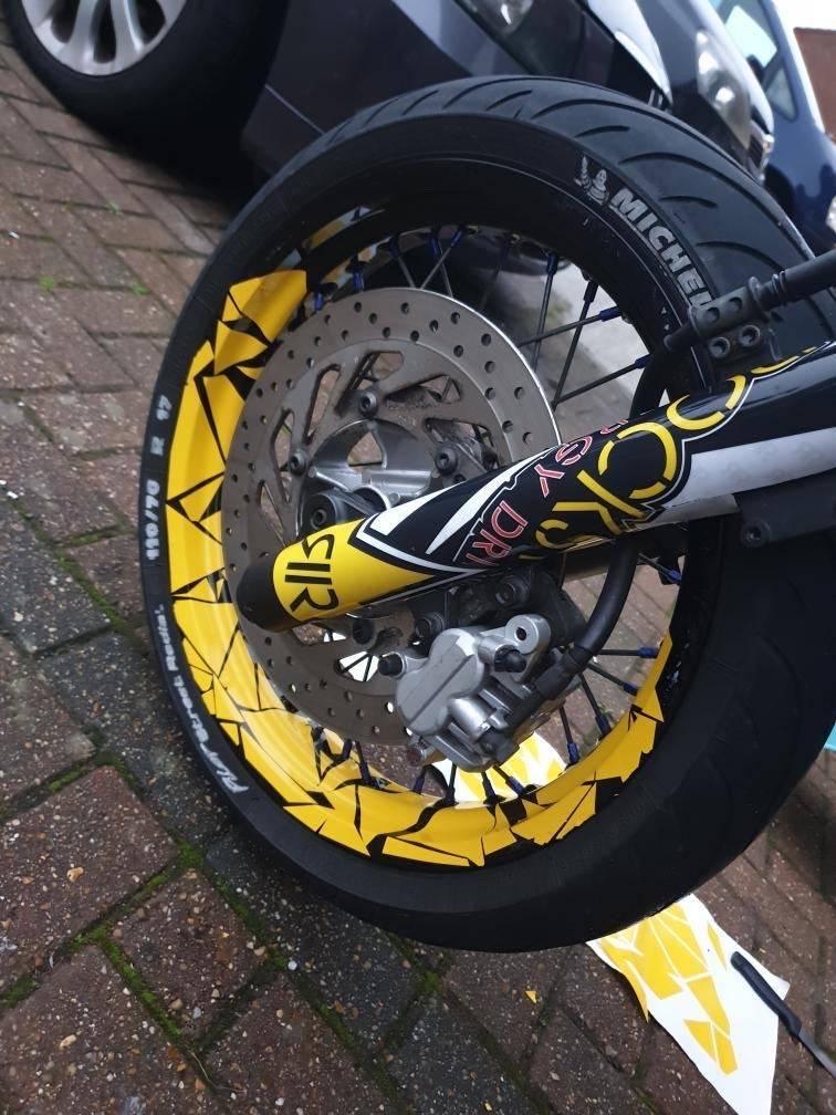 Half-Rim Triangle Stickers (for 2 rims)