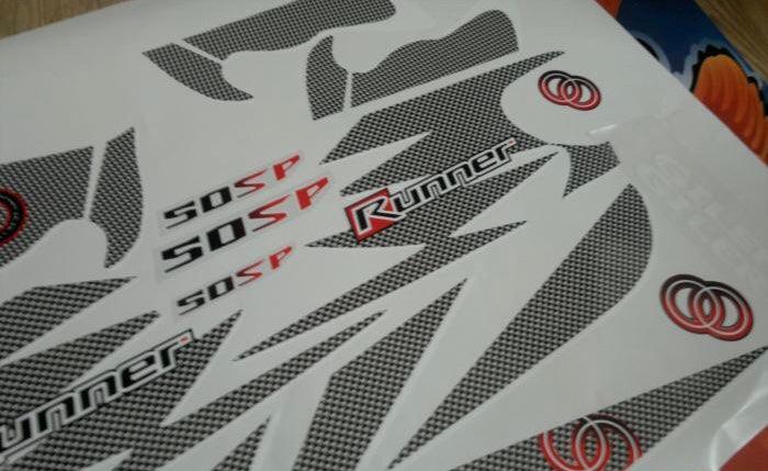 Kit de decoración GILERA RUNNER CARBONO ROJO